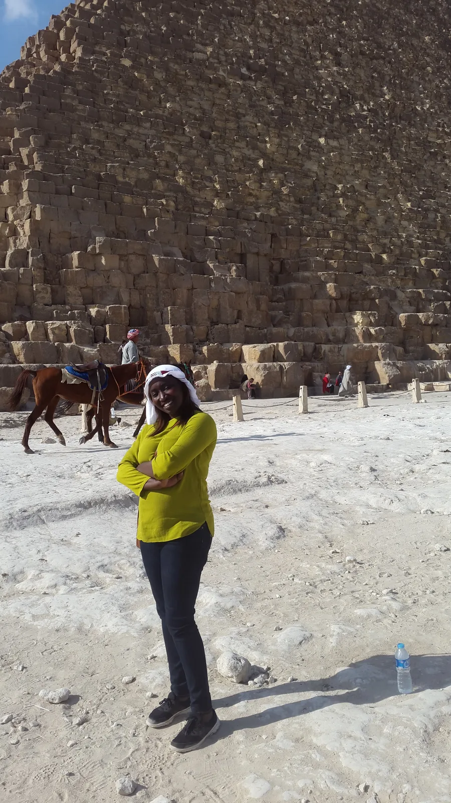 Liza travelling at the pyramids of Giza